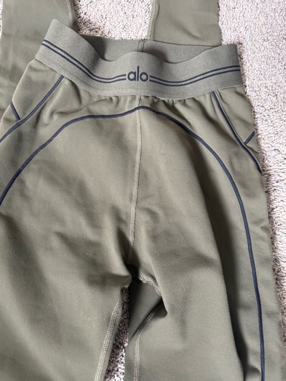 ALO Yoga Olive Green Leggings with Dark Contrast Piping